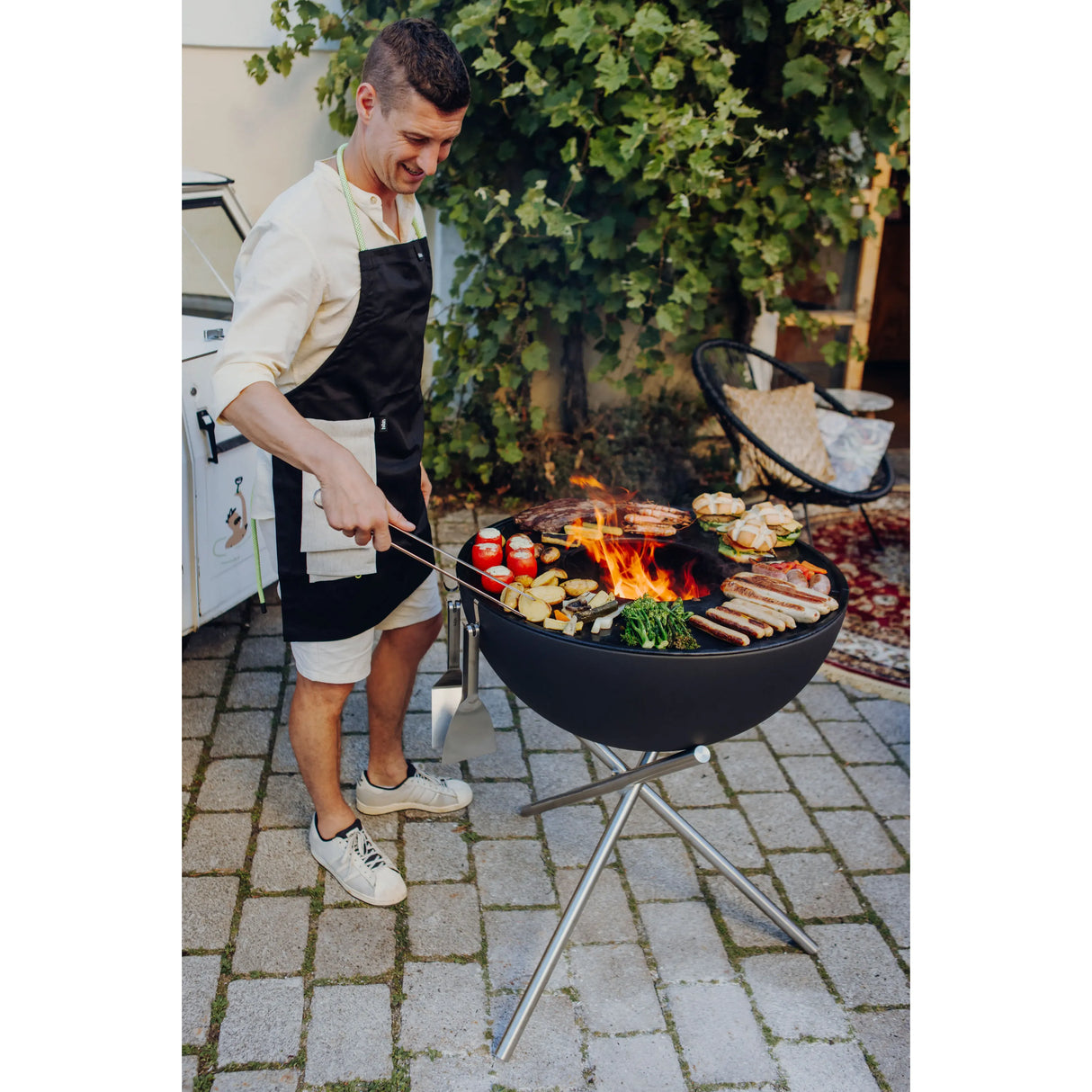 Feuerschale mit Grillessen. Perfekt um sein Grill- und Genusserlebnis stilvoll zu erweitern.