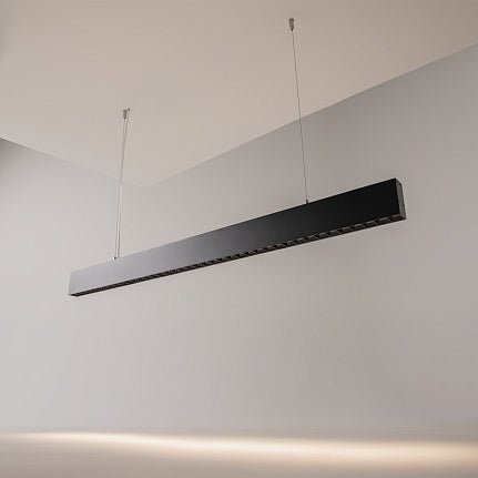 Pendelleuchte Schwarzes Aluminiumgehäuse mit mattiertem Polycarbonat - Diffusor, integrierter LED und modernem Design – Arc | Maytoni - Esszett Luxury | Stilvolles Wohnen mit Charakter