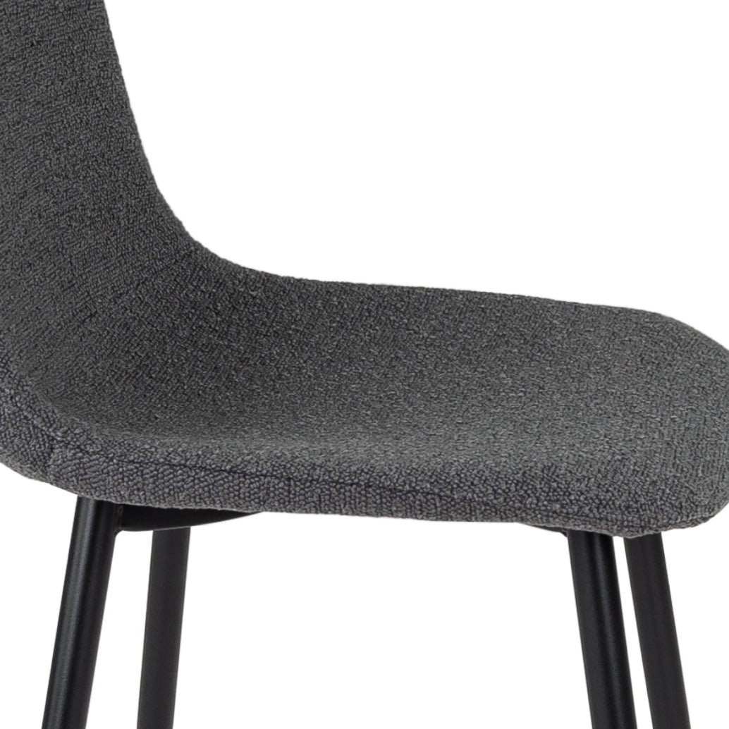 Esszimmerstuhl – Dunkelgrauer Bouclé-Stoff, Schwarzes Metall, Runde Form - Mees | Kick Collection