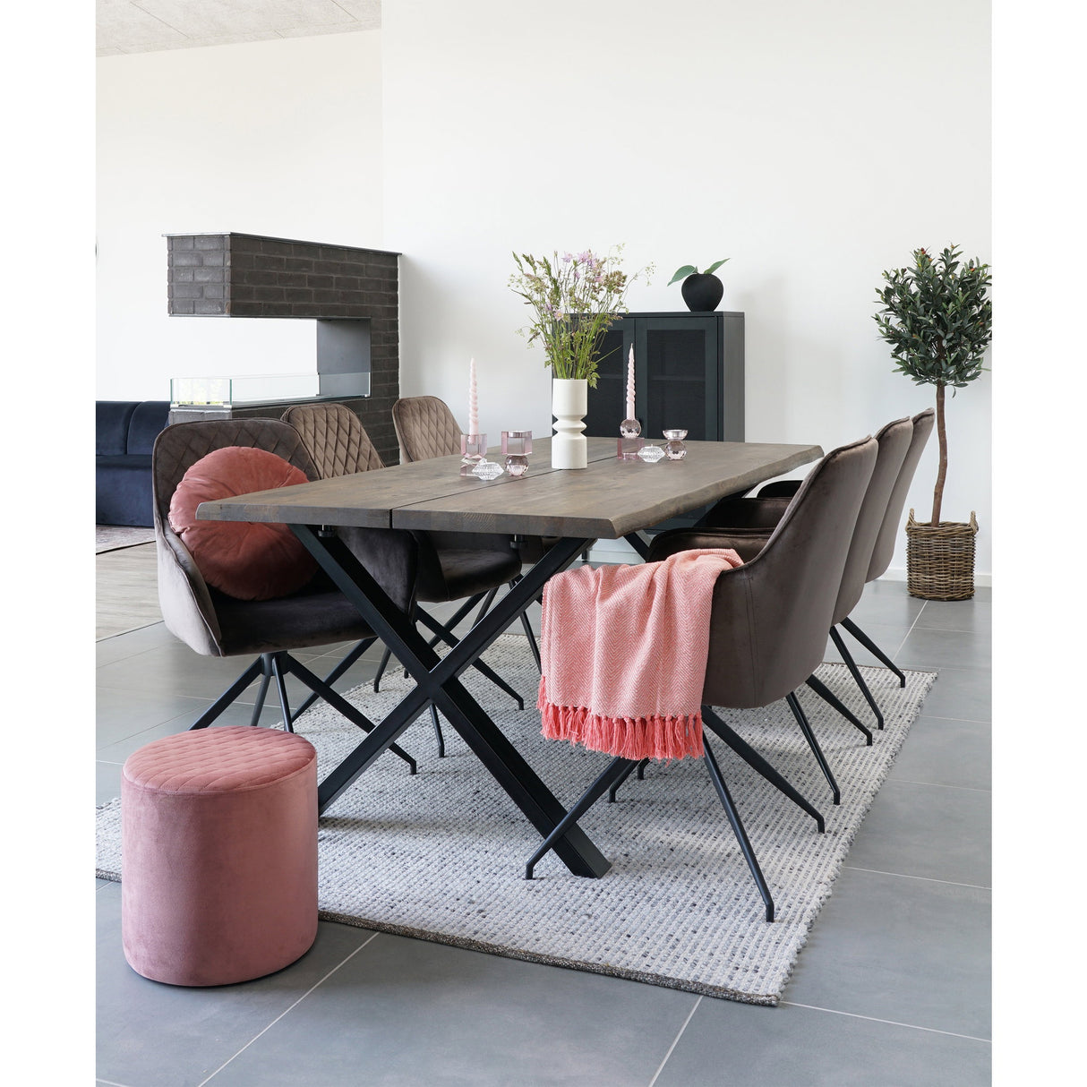 Esszimmerstuhl – Hellbraun, Samtbezug, 360° drehbar - Harbo | House Nordic