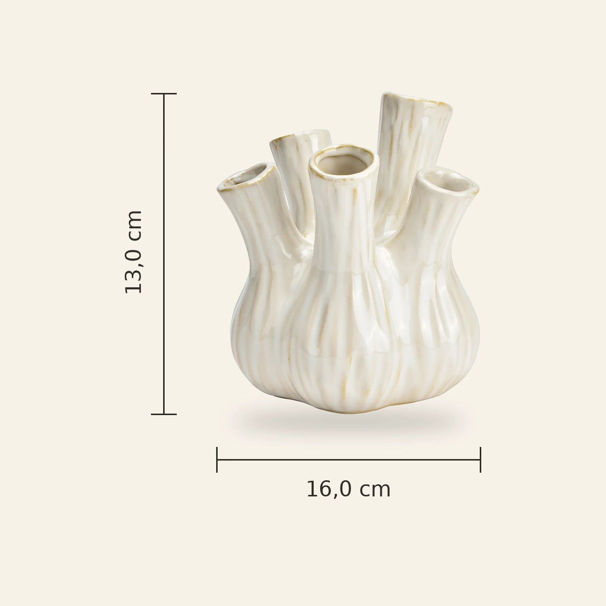 Vase made of white ceramic with a smooth surface & minimalist style | Worm
