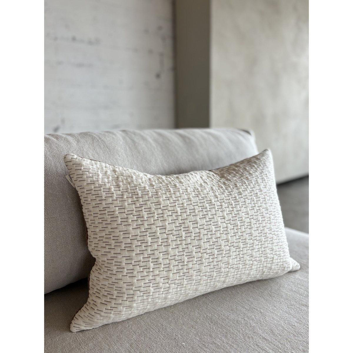 Kissenbezug – Bio-Baumwolle, Gestepptes Design, Braun-Ecru Farbe - Olivia | Studio Femme Home