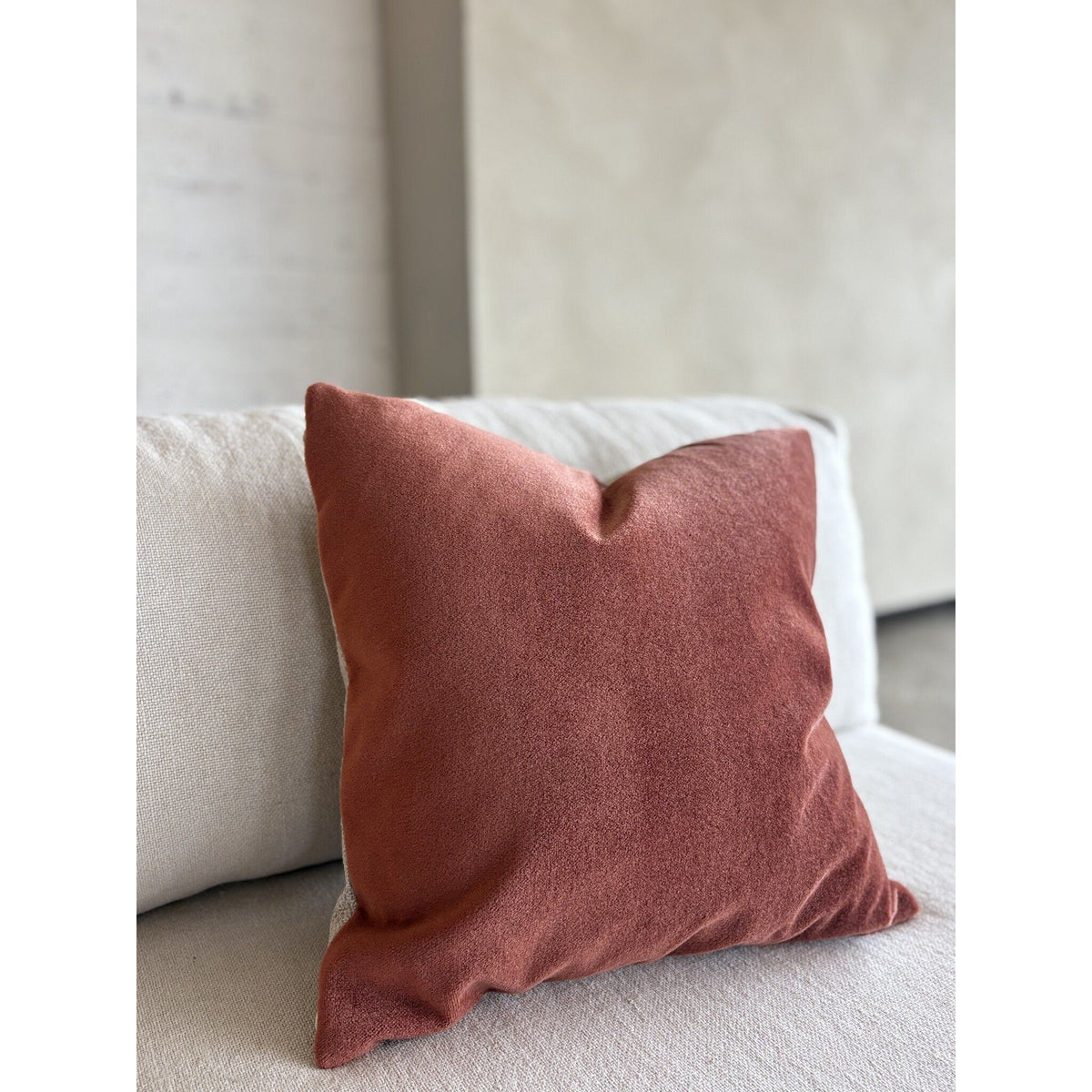 Kissenbezug – Satin Mohair Velours, Modernes Design, Terra Farbe - Sara | Studio Femme Home