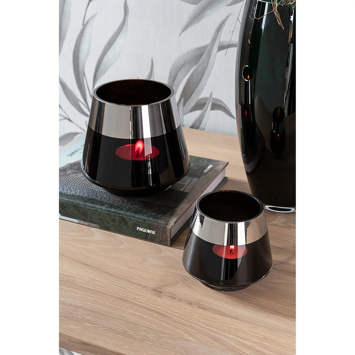 Teelichthalter – Mundgeblasenes Glas, Silberfarbener Rand, Stimmungsvolles Design - Jona | Fink Living