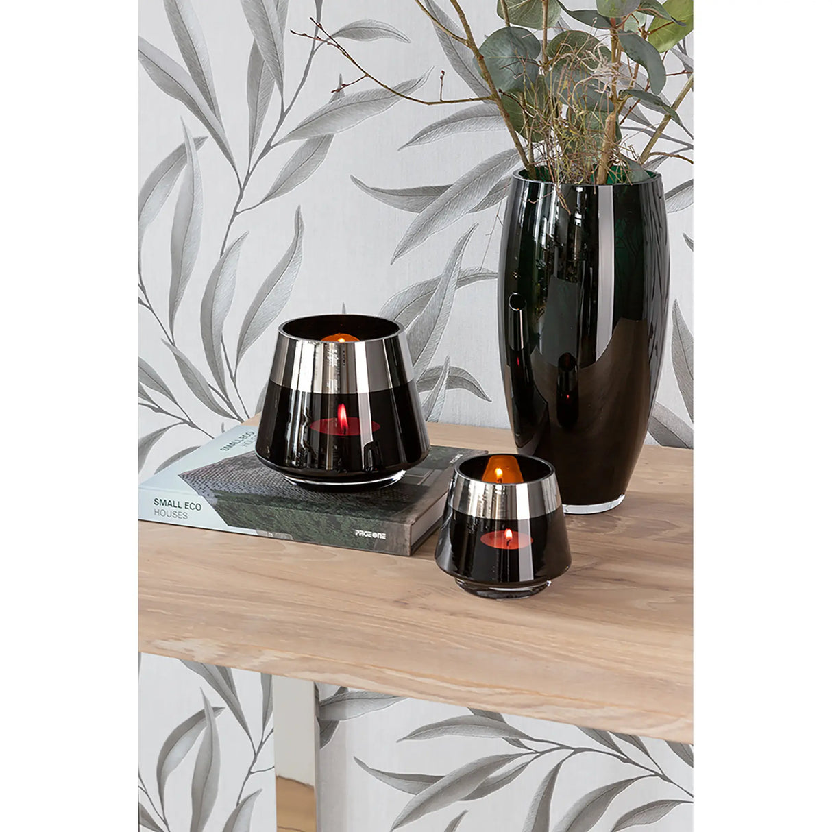 Teelichthalter – Mundgeblasenes Glas, Silberfarbener Rand, Stimmungsvolles Design - Jona | Fink Living