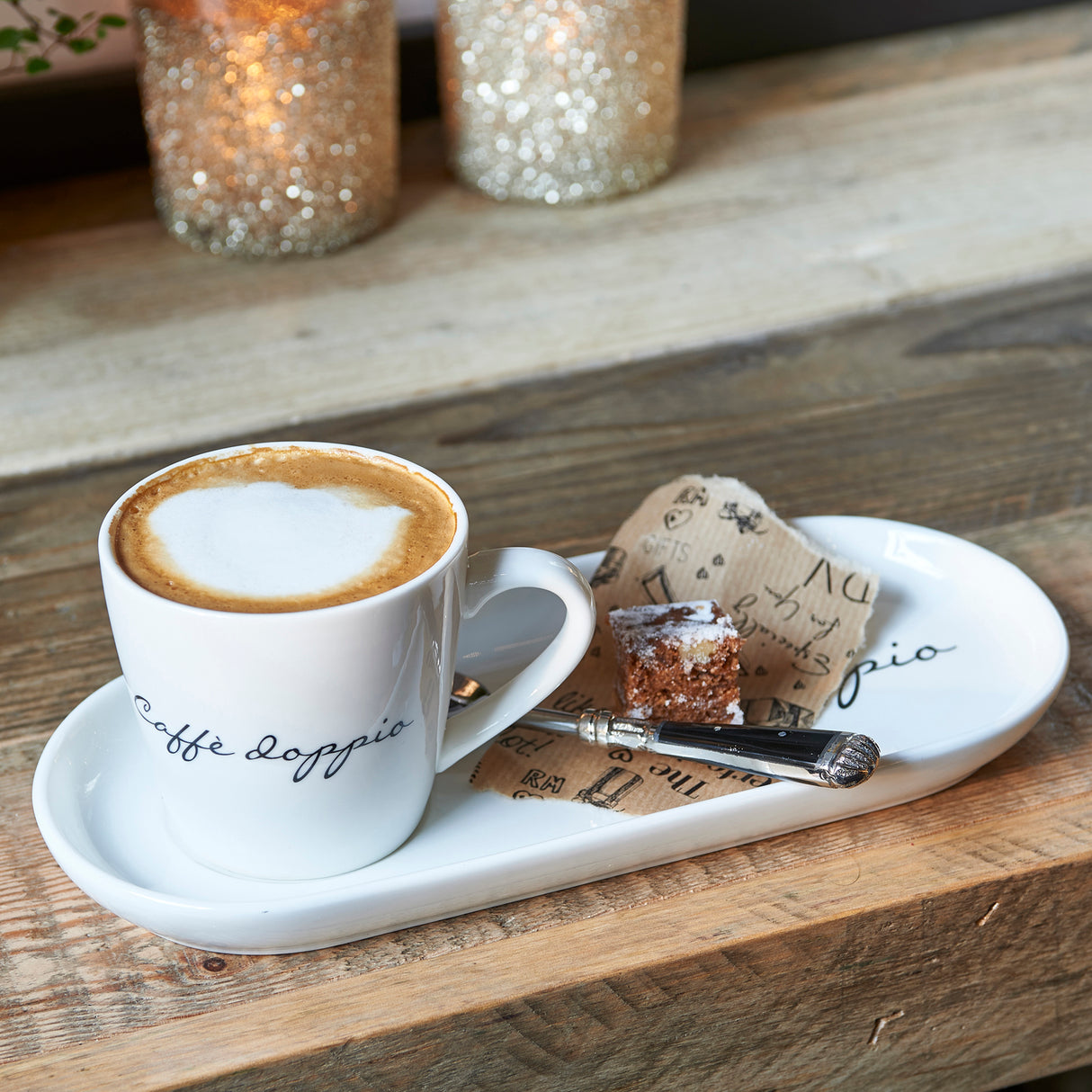 Tassen - und Untertassen - Set aus Porzellan mit Text, 85 ml, 2 Stück – Caffè Solo 2 - teilig | Rivièra Maison - Esszett Luxury | Stilvolles Wohnen mit Charakter