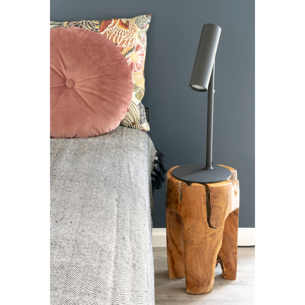 Hocker – Recyceltes Teakholz, Dreibeiniges Design, 40 cm Höhe - Rose | House Nordic
