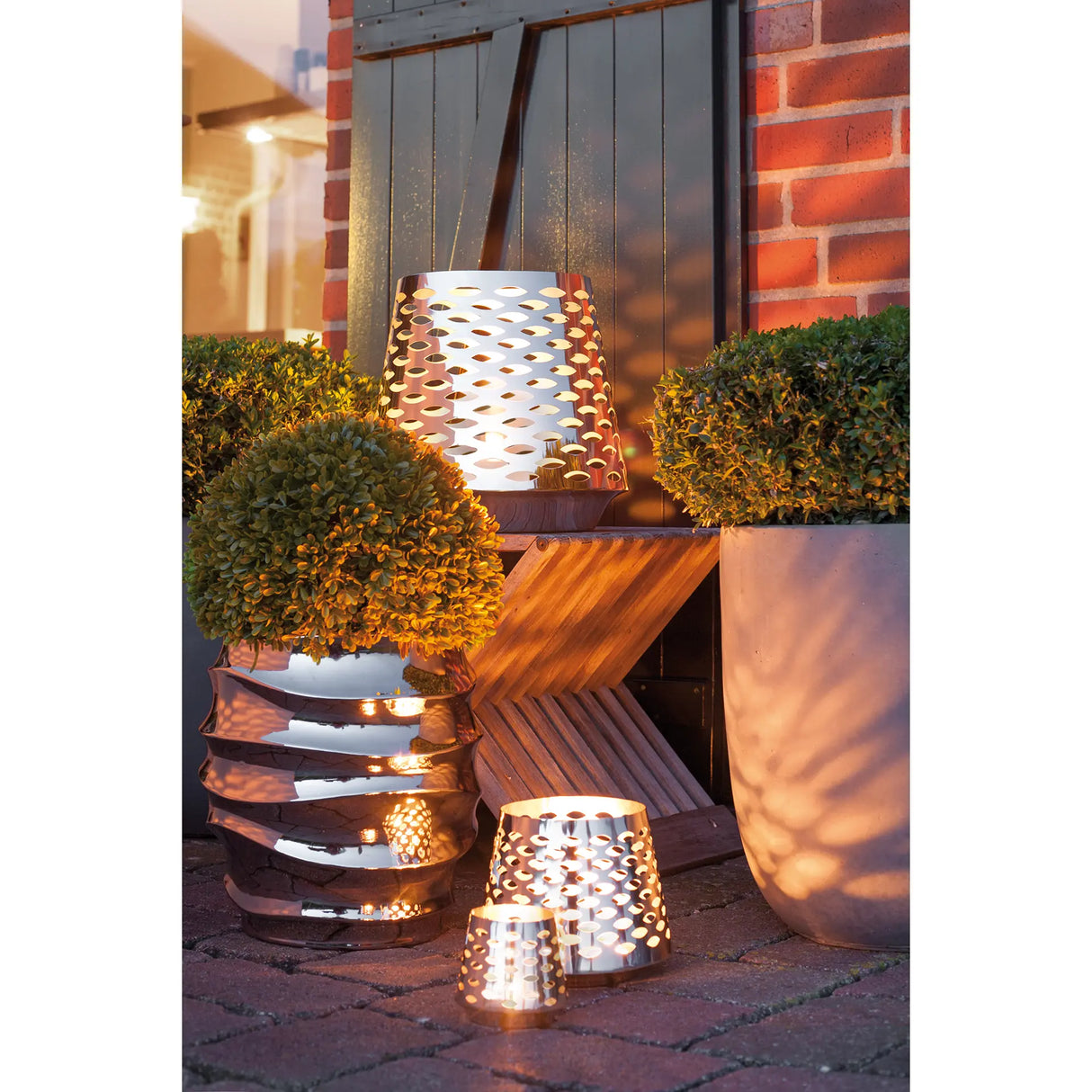 Windlicht – Durchbrochenes Design, Edelstahloptik, Dekorative Lichtakzente - Luma | Fink Living