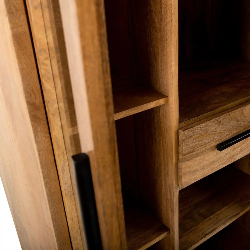 Vitrinenschrank – Glattes Mangoholz, Glaselement, Schwarze Stahlfüße, 85 cm - Jayden | Benoa