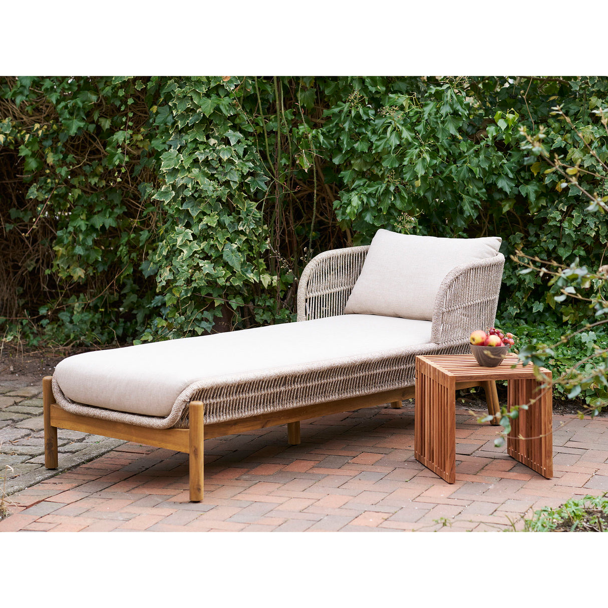 Beistelltisch – Natürliches Teakholz, Lamellenstruktur, 40 cm Höhe - Pego | House Nordic