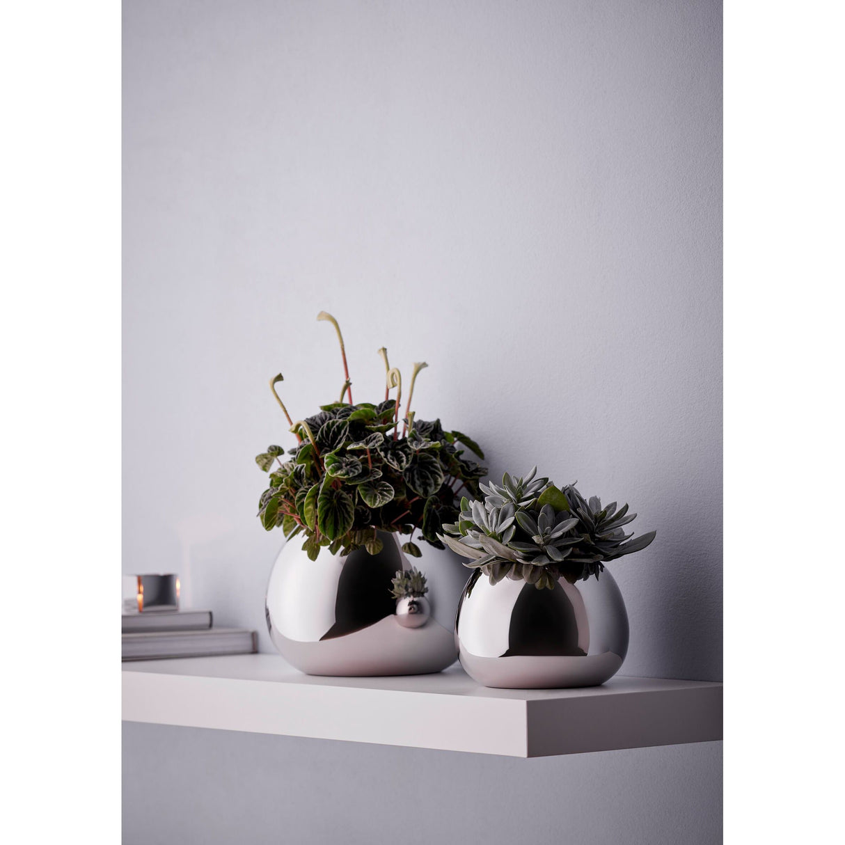 Vase mit hochglanzpolierter Edelstahloberfläche, Bauchiger Taillenform, Zeitlos-minimalistischem Design – Bella | Philippi