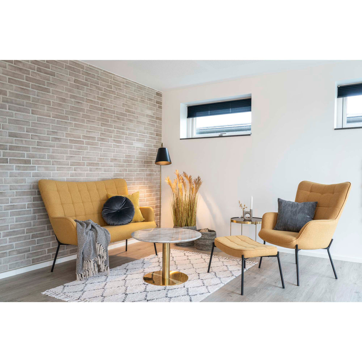 Couchtisch – Marmoroptik, Messinggestell, runde Form - Bolzano | House Nordic