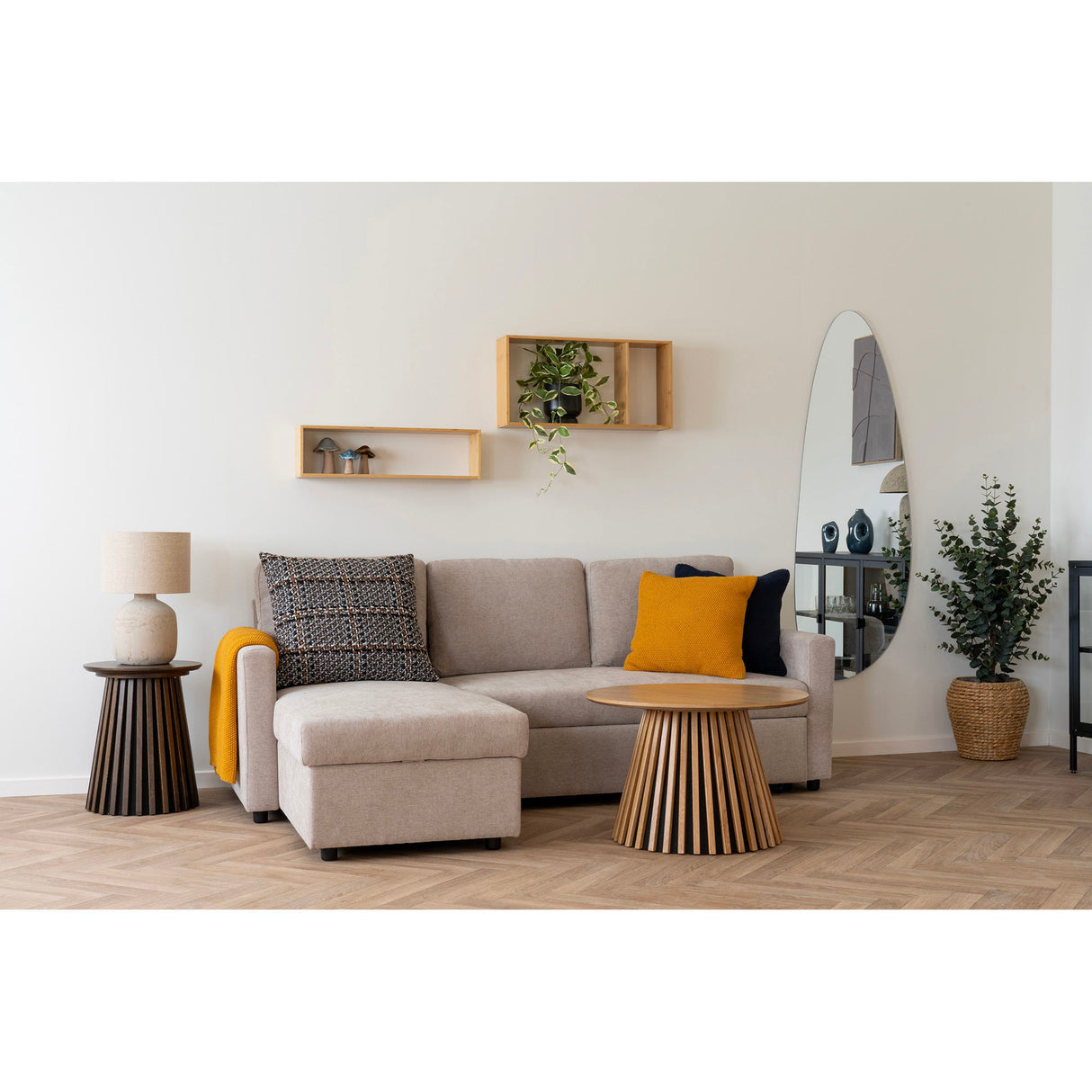Coffee table – Oak veneer, natural color, timeless round silhouette – Osaka | House Nordic
