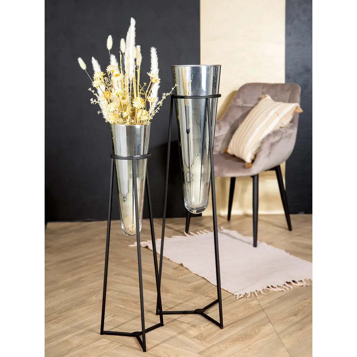Bodenvase – Silbernes Glas, Schwarzer Akzent, 82cm Höhe - Future | Gilde