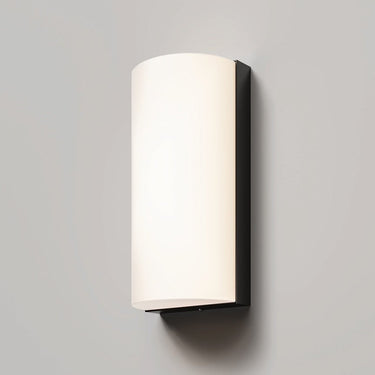 Wandleuchte mit graphitfarbenem Aluminiumgehäuse und abgerundetem matt - weißen Diffusor – Badd | Maytoni - Esszett Luxury | Stilvolles Wohnen mit Charakter