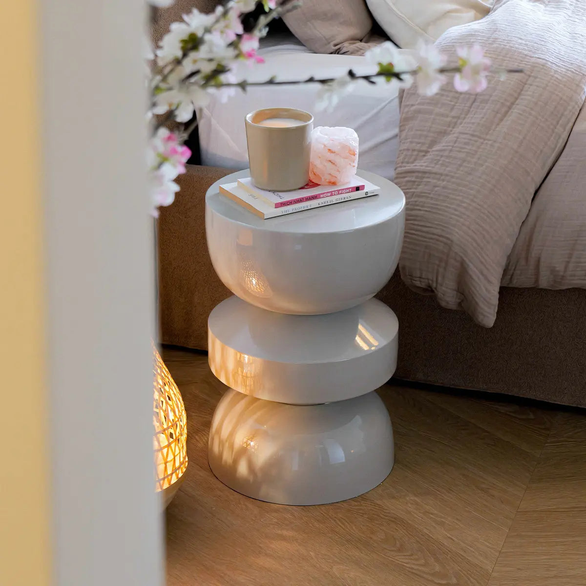 Beistelltisch – Beige Farbe, Glänzende Oberfläche, Skulpturales Design - Esra | Kick Collection