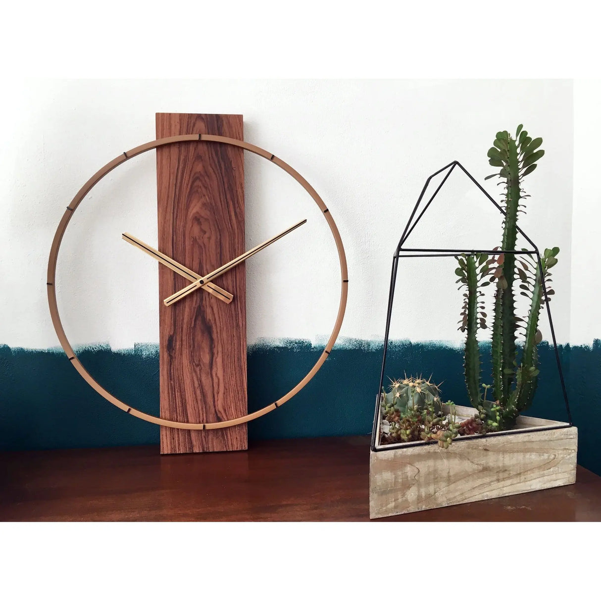 Wanduhr – Braunes Holz, Goldene Zeiger, Stilles Werk - Carl | NeXtime