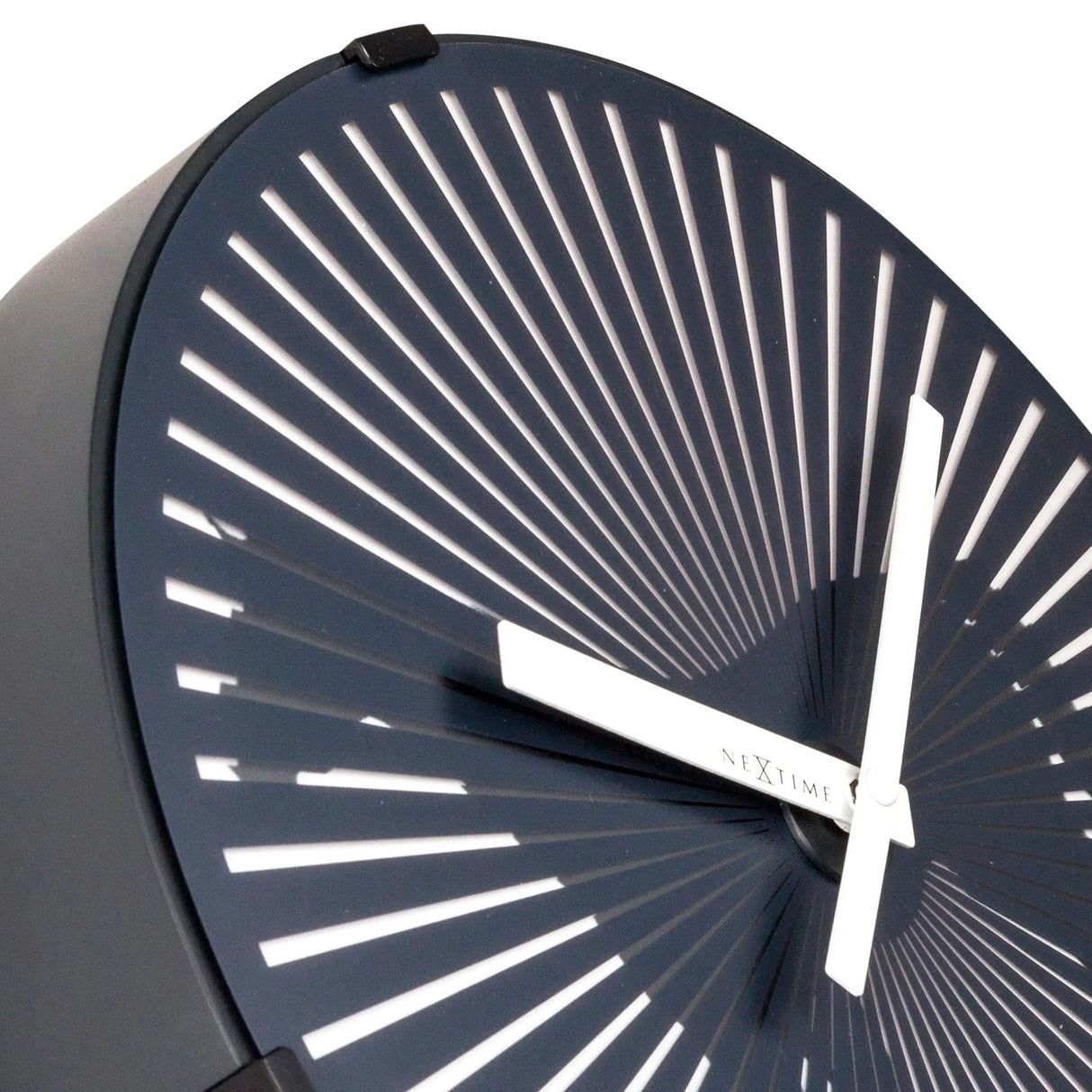 Wanduhr – Laufendes Pferd, Bewegte Scheibe, Markante Optik | NeXtime