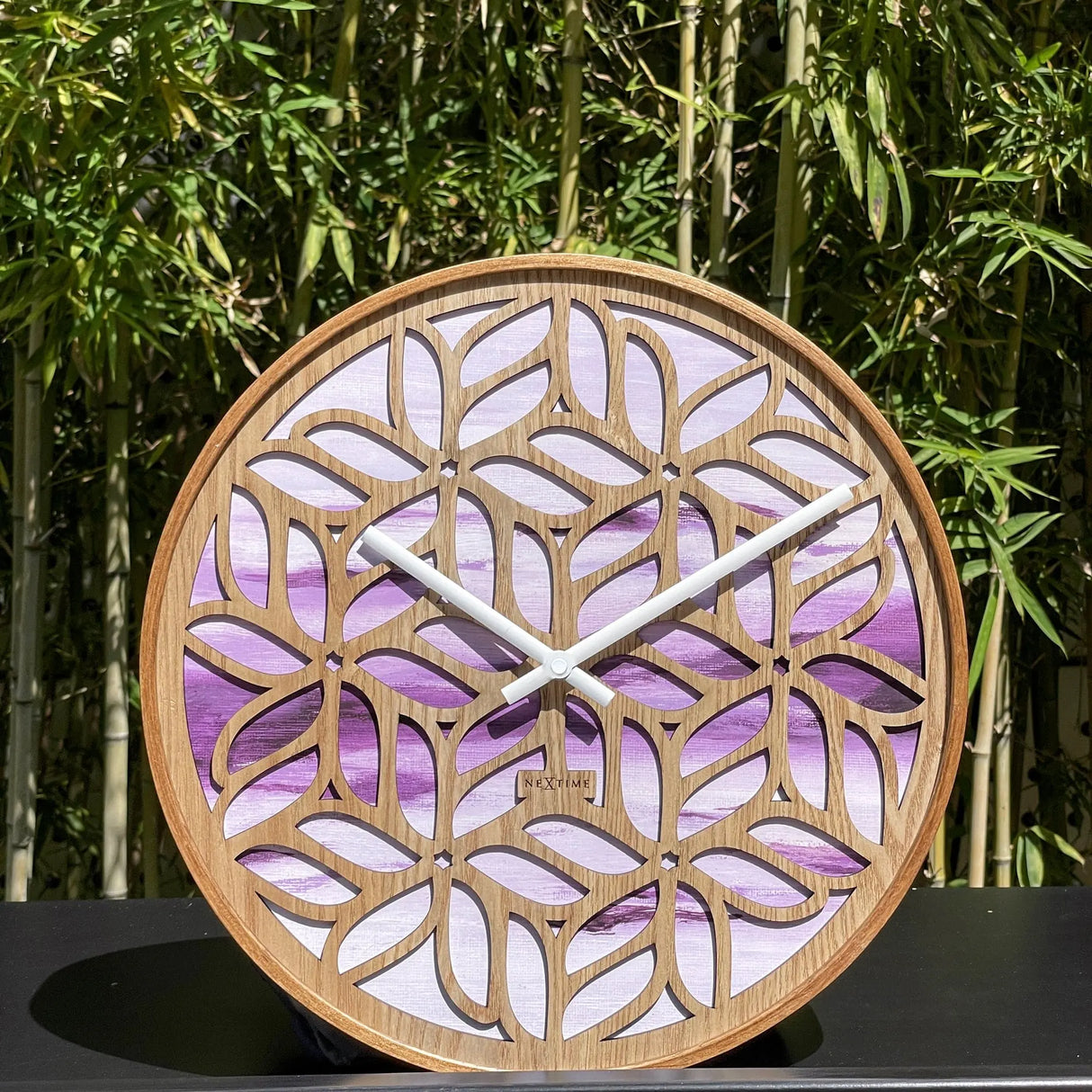 Wanduhr – Florales Holz, Sanfte Farben, Stilles Werk - Yogi | NeXtime