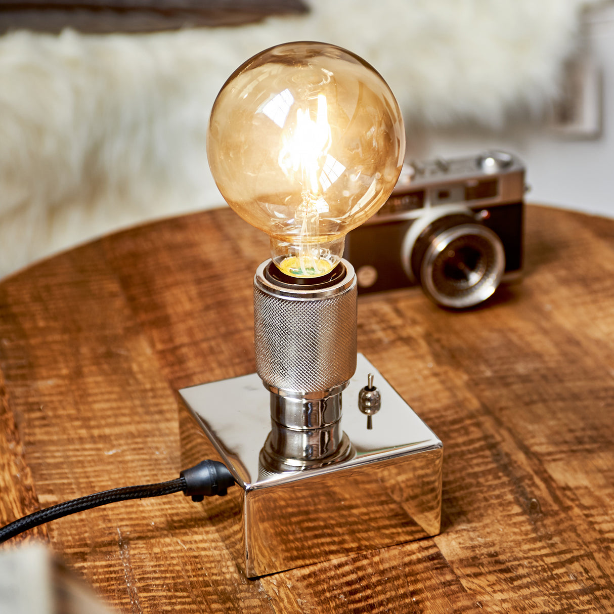 Tischlampe im Industrie - Stil aus Aluminium und Eisen 1 – Lobby Loft | Rivièra Maison - Esszett Luxury | Stilvolles Wohnen mit Charakter
