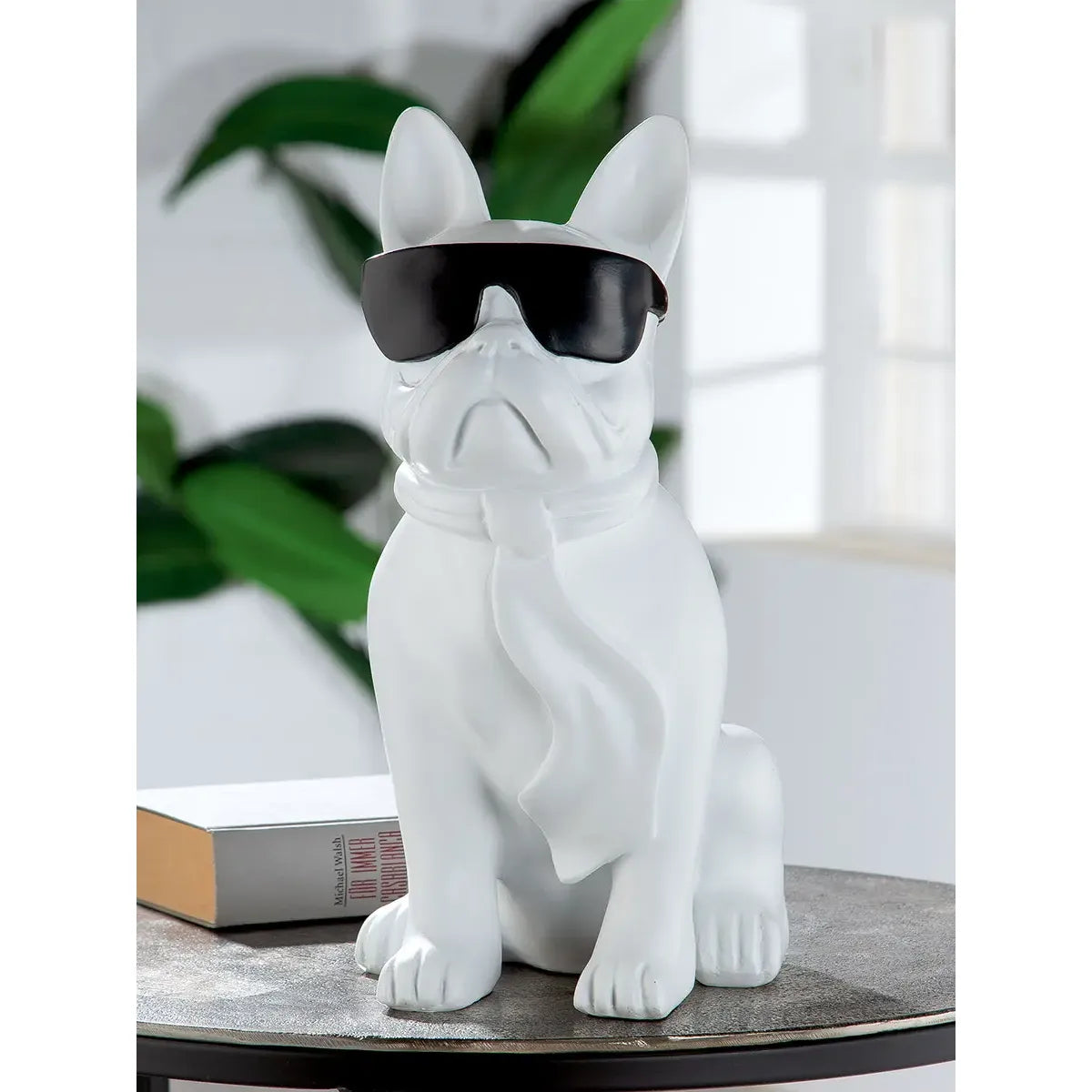 Dekofigur – Weiße Bulldogge, Schwarzer Akzent, Höhe 35 cm - Cool Dog | Gilde
