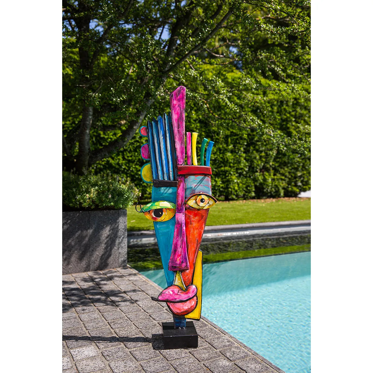 Skulptur – Gesichtsdesign, Mehrfarbige Optik, Schwarze Basis, Höhe 100 cm - Kediri | Gilde