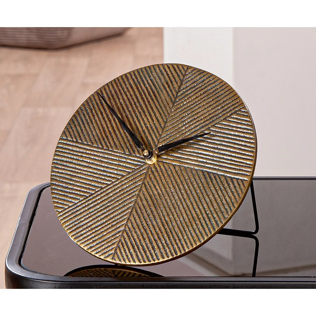 Tischuhr – Bronze Oberfläche, Runde Form, Strukturierte Optik, 20.5 cm - Rapa | Gilde