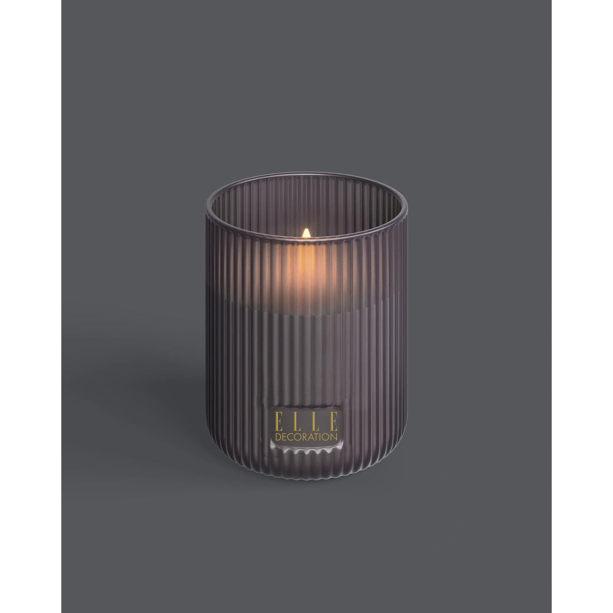 LED-Kerze – Geriffeltes Glas, Echtwachs Optik, Flackernde LED - Belleville | ELLE Decoration