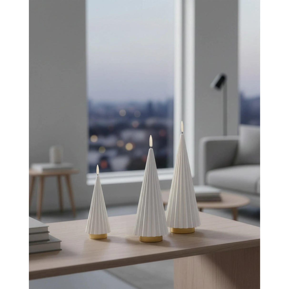 LED-Kerze – Plissiertes Design, Echtwachs Optik, Flackernde LED - Boreal | ELLE Decoration