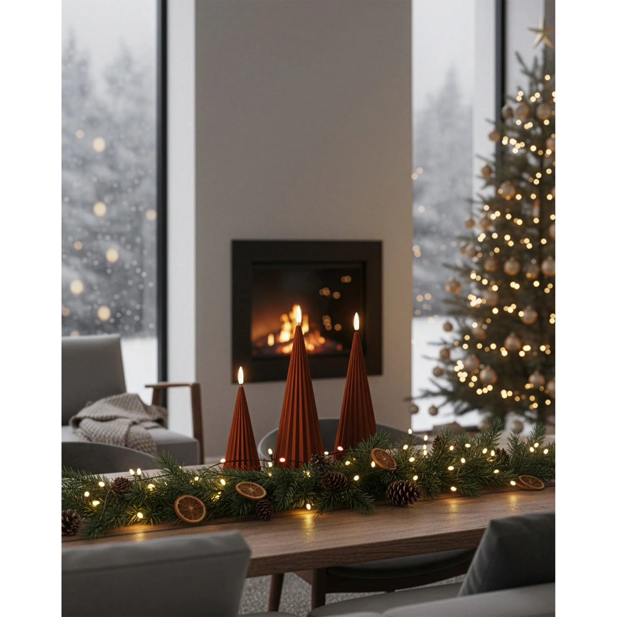 LED-Kerze – Plissiertes Design, Echtwachs Optik, Flackernde LED - Boreal | ELLE Decoration