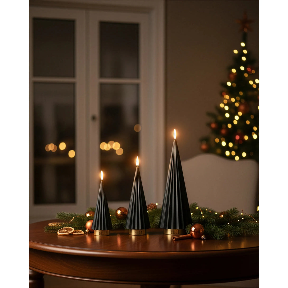 LED-Kerze – Plissiertes Design, Echtwachs Optik, Flackernde LED - Boreal | ELLE Decoration
