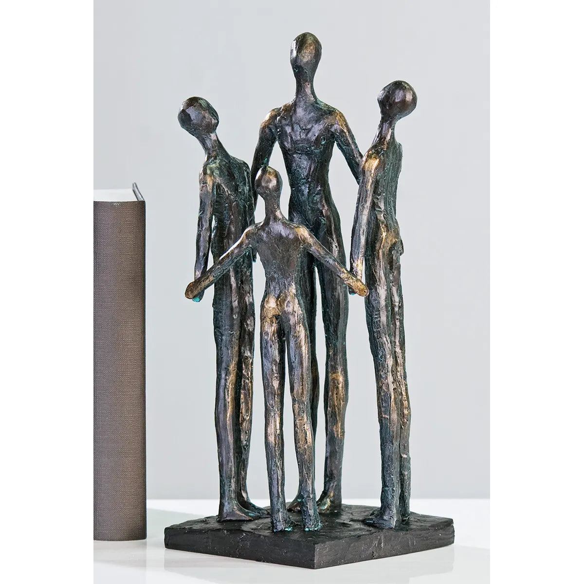 Skulptur – Strukturierte Oberfläche, Bronzefarbenes Finish, Gruppenmotiv - Group | Gilde