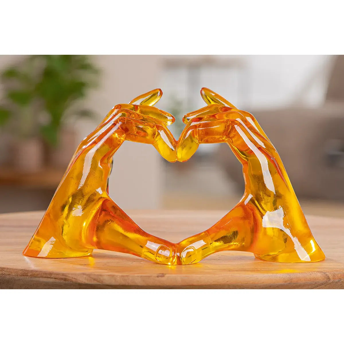 Dekoobjekt – Gelbes Kunstharz, Herzform Hände, Stehende Figur - Heart Hands | Gilde