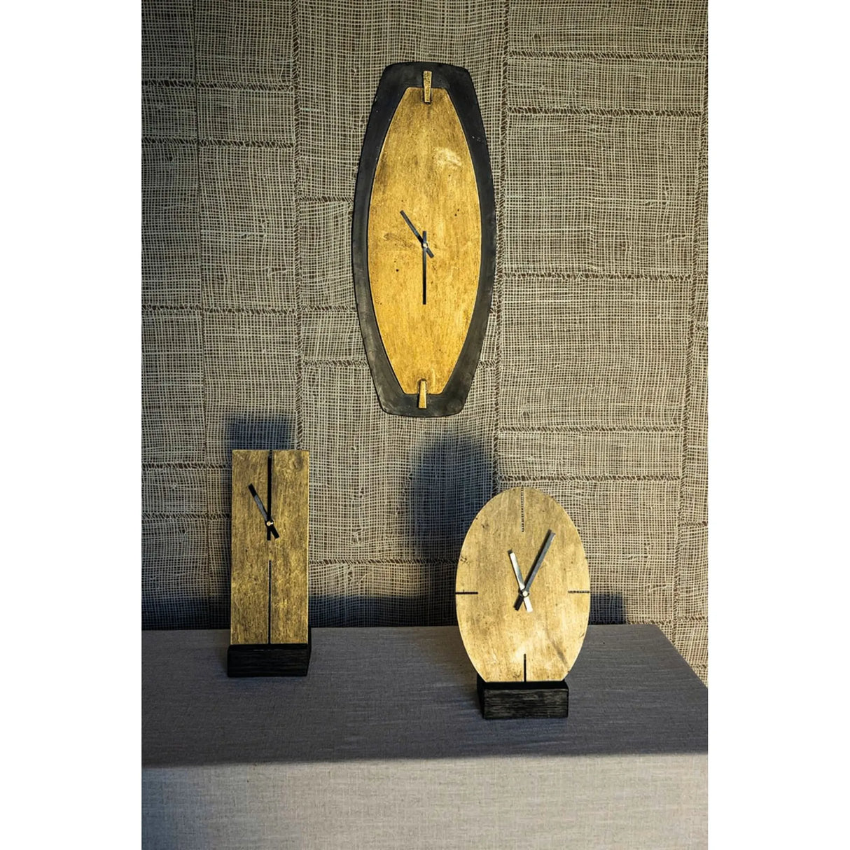 Table clock - Tunes gold metal oval