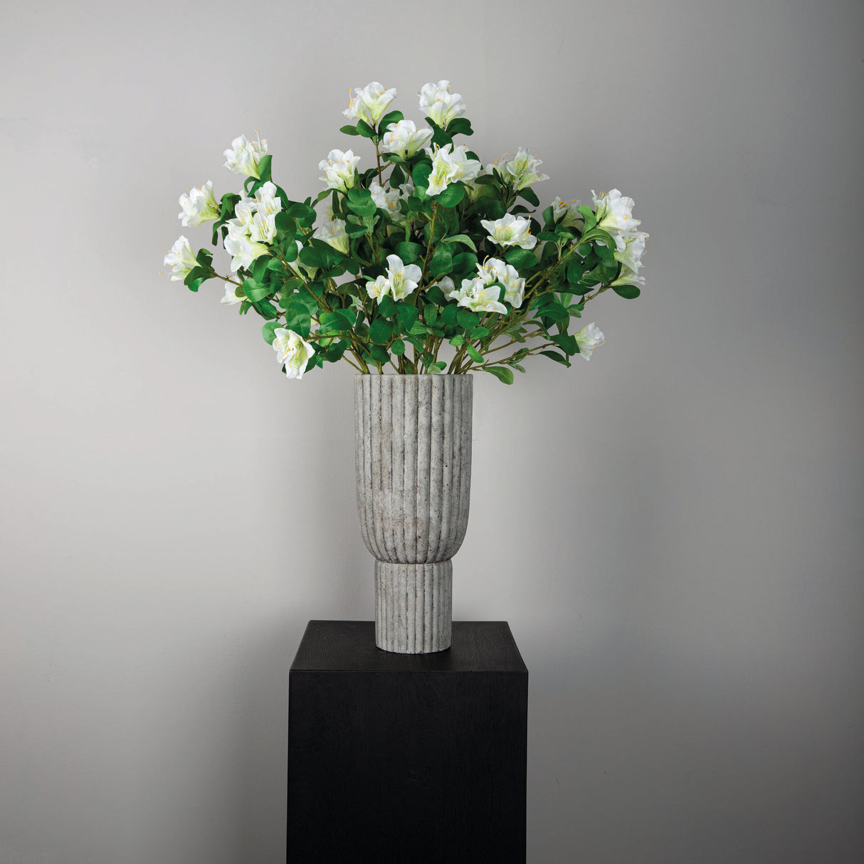 künstliche blume Azalee mit detailreichem Blattwerk und dekorativer handgearbeiteter Ausführung – Garden Flower | PTMD - Esszett Luxury | Stilvolles Wohnen mit Charakter