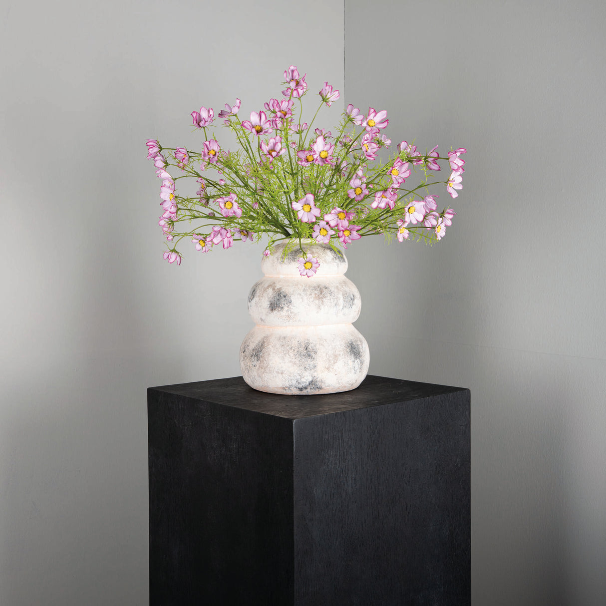 künstliche blume Cosmos mit filigranen Knospen und dekorativer handgearbeiteter Ausführung – Garden Flower | PTMD - Esszett Luxury | Stilvolles Wohnen mit Charakter
