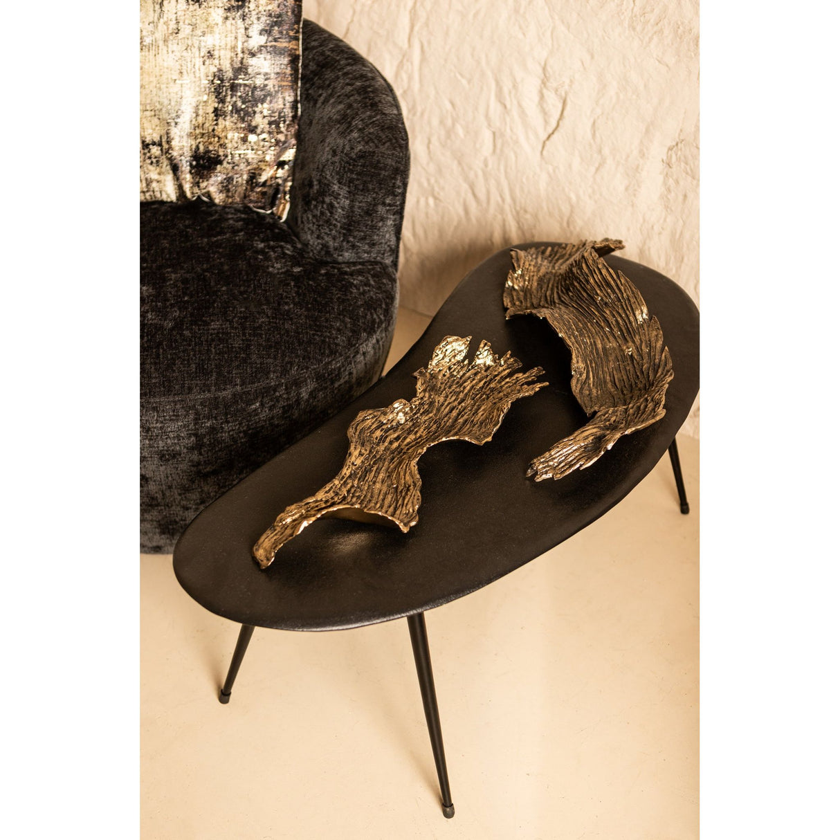 Decorative bowl made of cast aluminum with a handcrafted, wavy shape and antique brass finish L – Aitana | PTMD