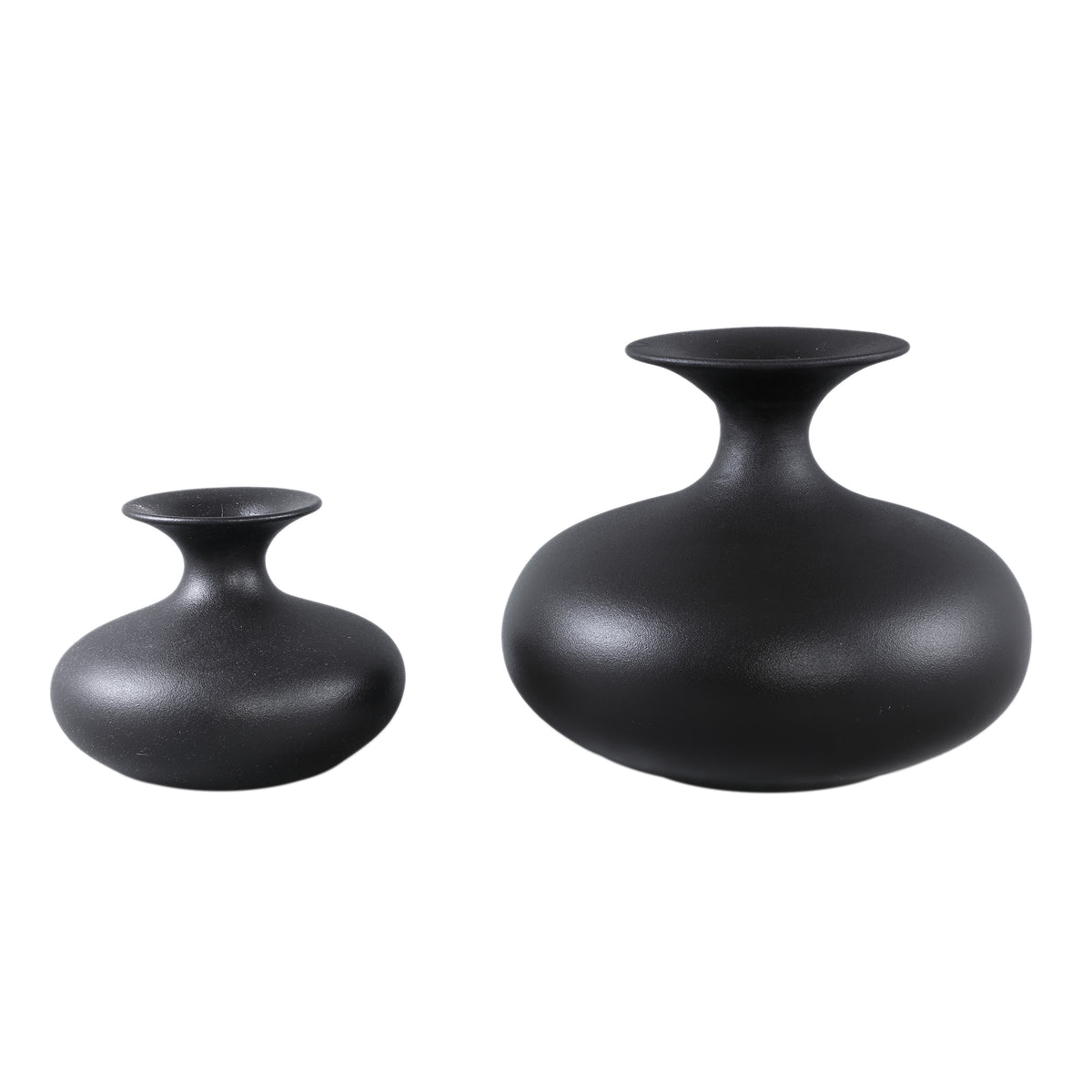 Pot – Ceramic Stoneware, Bulbous Design, Black, M – Lyndsay | PTMD