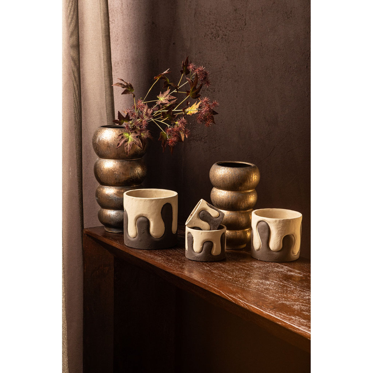 Flower pot – Brown surface, cream drip look, cement material, XS – Shelomi | PTMD