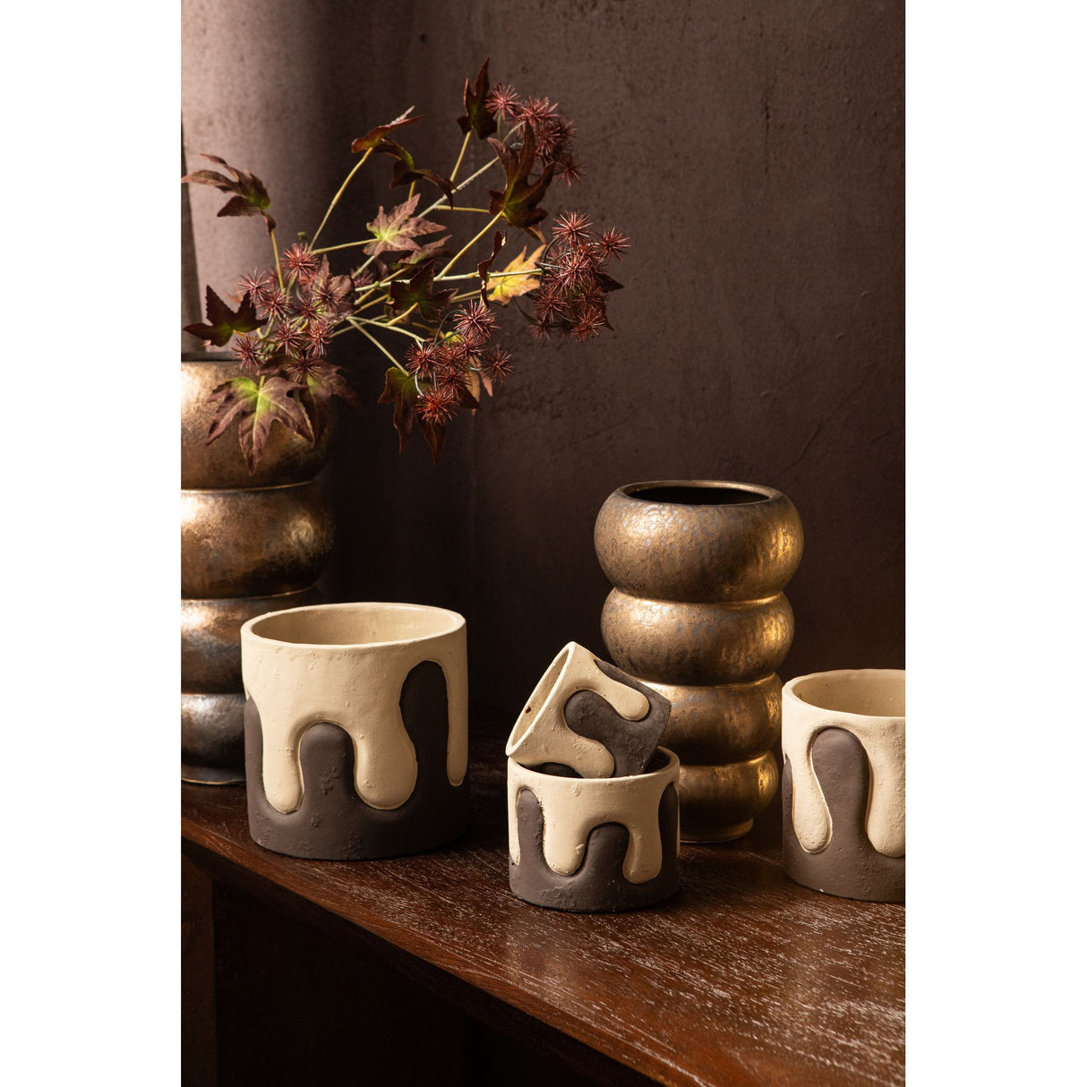 Flower pot – Brown surface, cream drip look, cement material, XS – Shelomi | PTMD