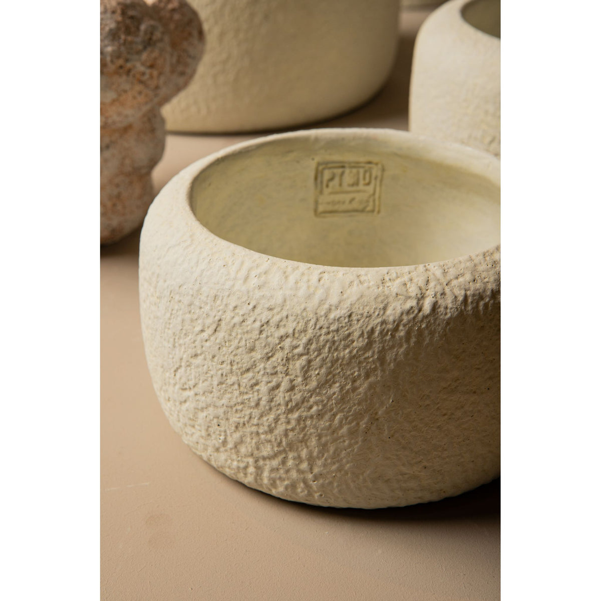 Flower pot – Cement Material, Low Form, White Color, S – Evelynn | PTMD