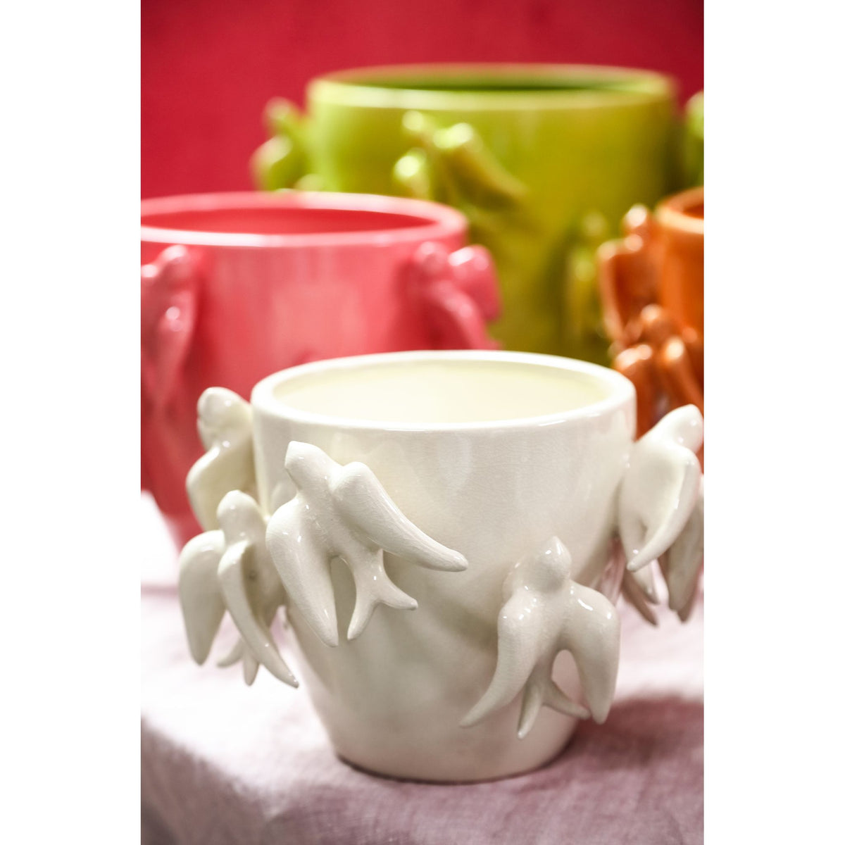 Pot – Bird Motif Design, Round Shape, White Color, Ceramic Material, S – EmmeLyn | PTMD
