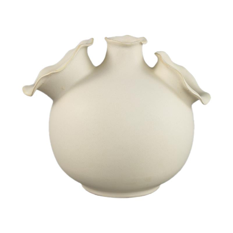 Vase – Wavy Edge Design, Cream Color, Ceramic Material, M – Umme | PTMD