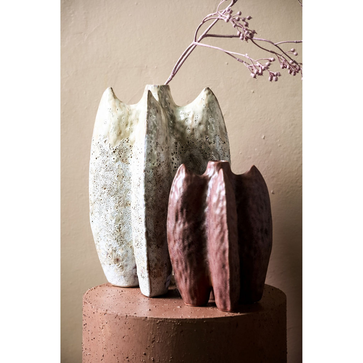 Vase – Keramikmaterial, Geformtes Design, Cremefarbe, L – Shareece | PTMD