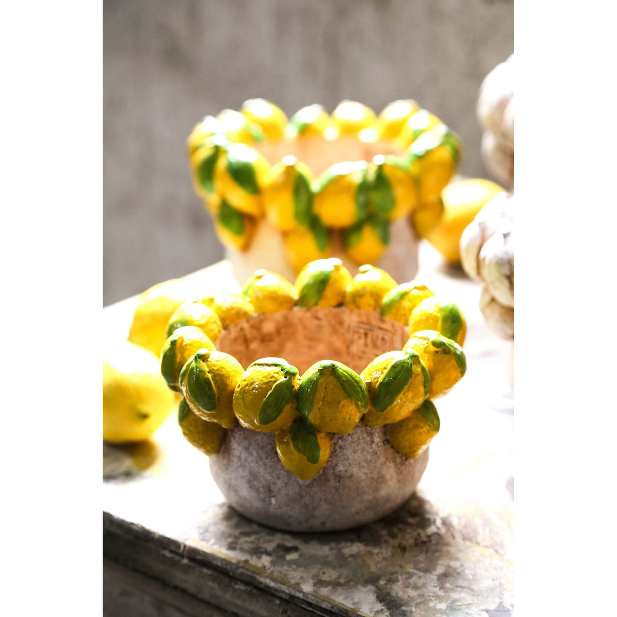 Blumentopf – Runde Form, Zement Material, Zitronen Muster, Gelbe Oberfläche, S – Latesha | PTMD