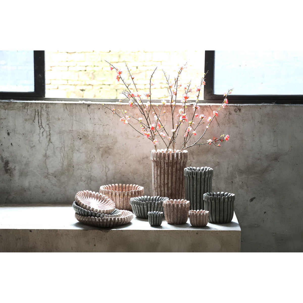 Flowerpot – Grey Color, Ribbed Line Structure, Cement Material, L – Raffay | PTMD