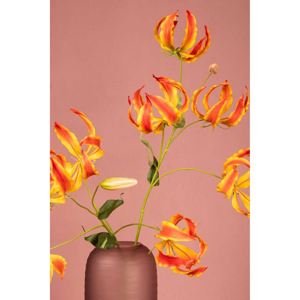 Gartenblume – Oranger Gloriosa-Spray mit Blättern aus Polyesterstoff, Eisenmetall und PE-Kunststoff | PTMD