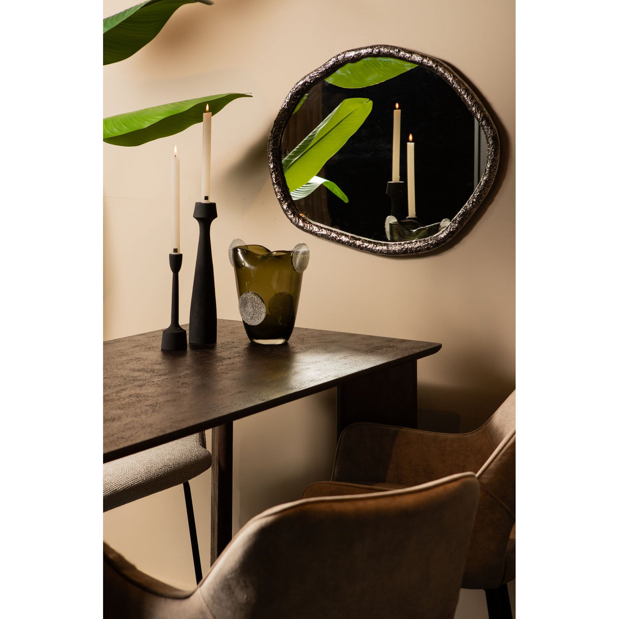 Wandspiegel – Organisches Design, Runde Form, Aluminium Material, Silber – Paislie | PTMD