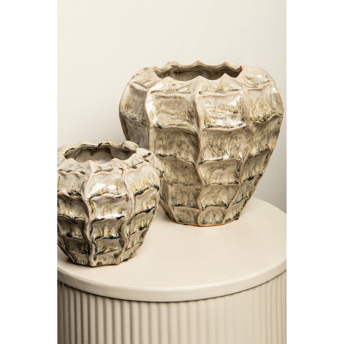 Pot – Cream-colored surface, Round shape, Wavy structure, Stoneware, XS – Cedric | PTMD
