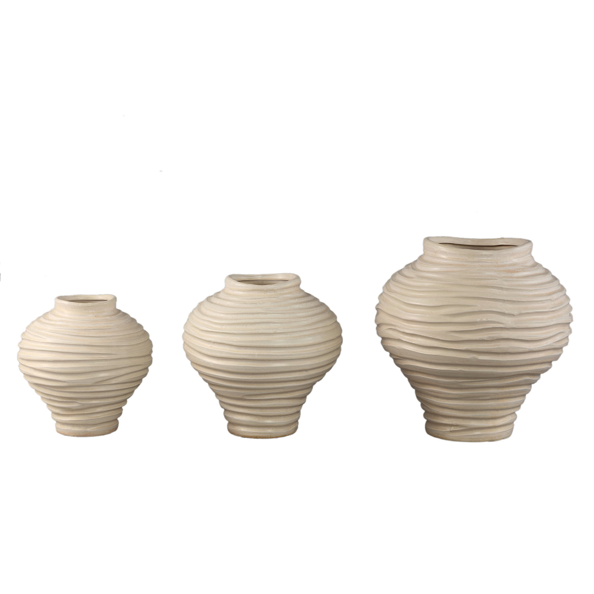 Vase – Beigefarbene Oberfläche, Runde Form, Bauchige Form, Gerippte Struktur, Keramik, M – Mickie | PTMD